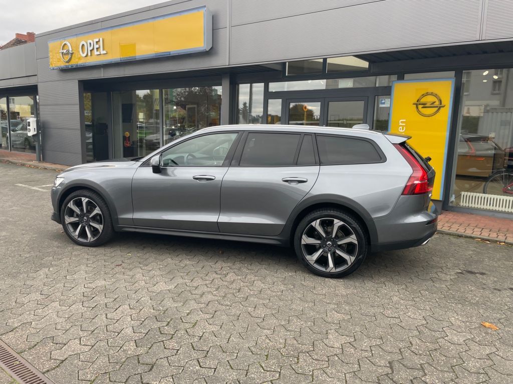 Volvo V60 Cross Country 2021