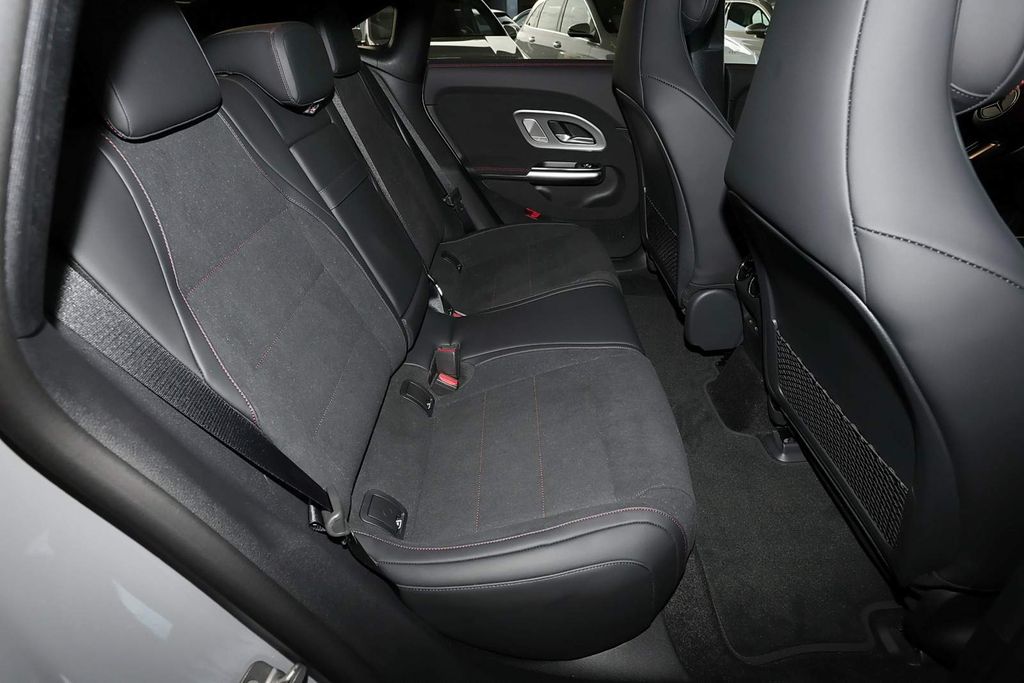 Mercedes-Benz CLA 350 2025