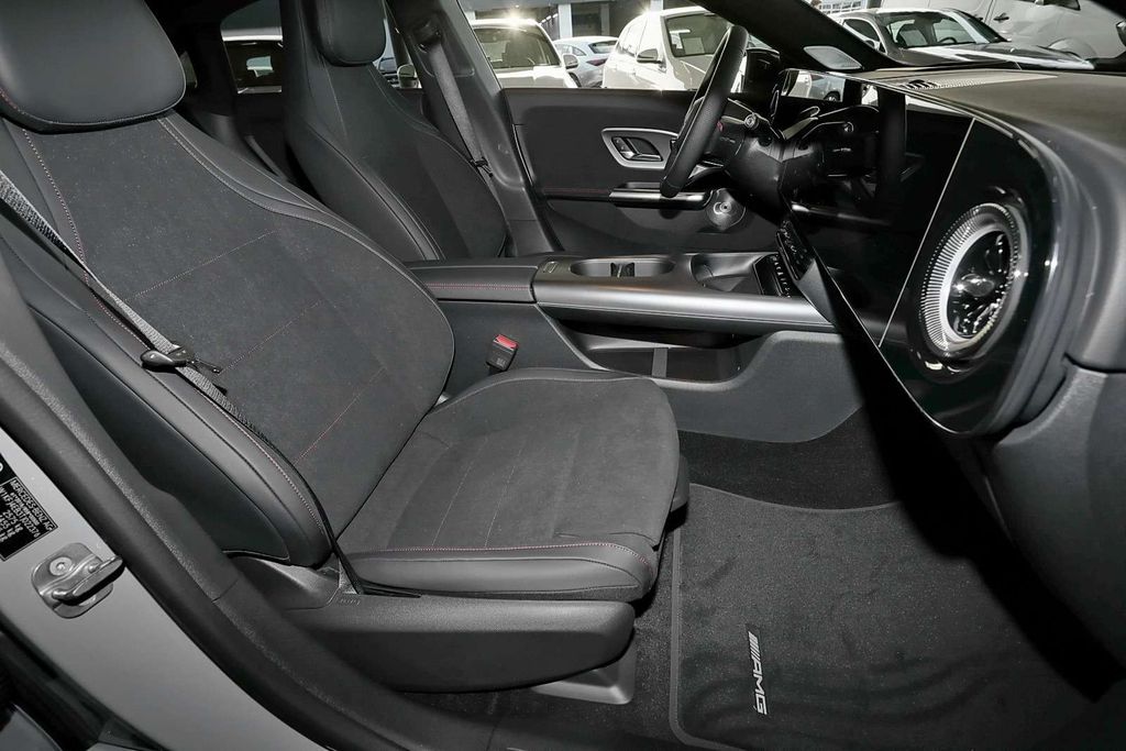 Mercedes-Benz CLA 350 2025