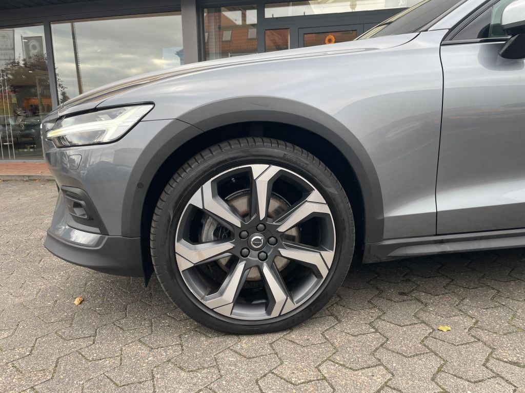 Volvo V60 Cross Country 2021
