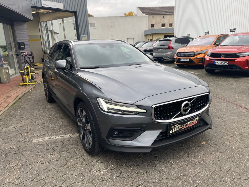 Volvo V60 Cross Country 2021