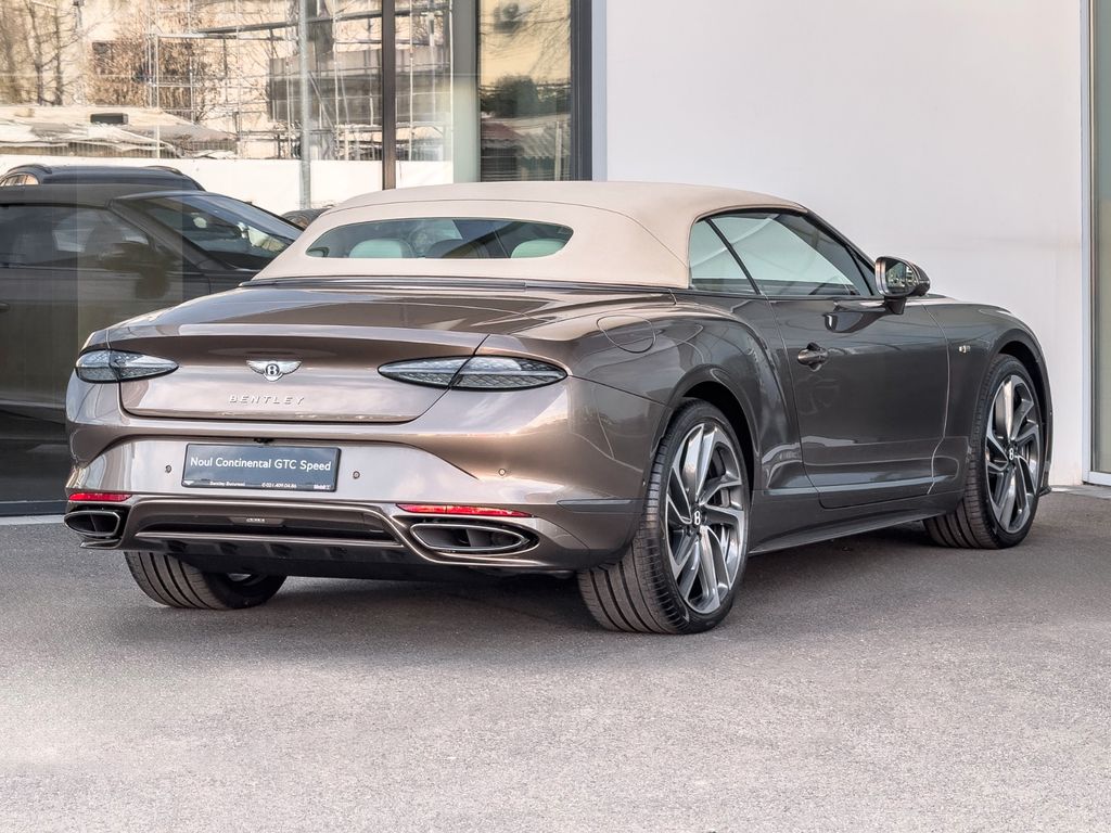 Bentley Continental GTC 2025
