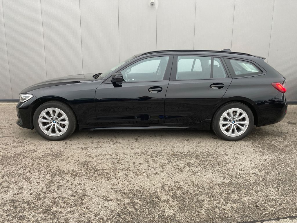 BMW 318 2022
