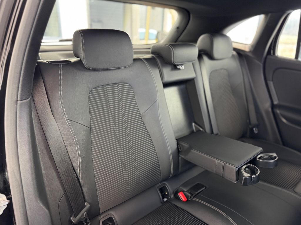 Mercedes-Benz EQA 2021