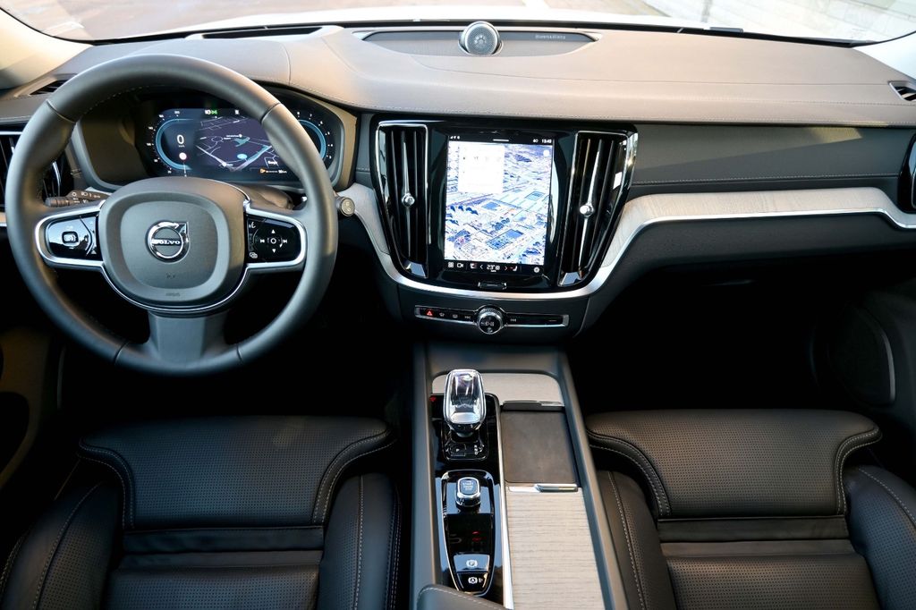 Volvo V60 2024