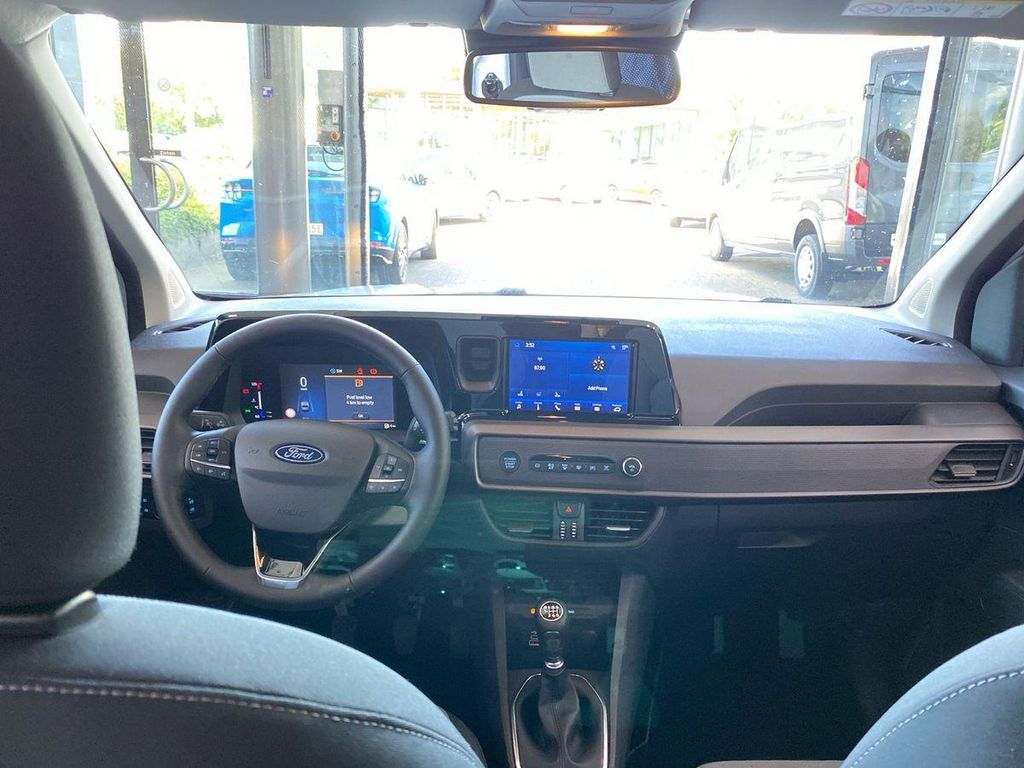 Ford Tourneo Courier 2025
