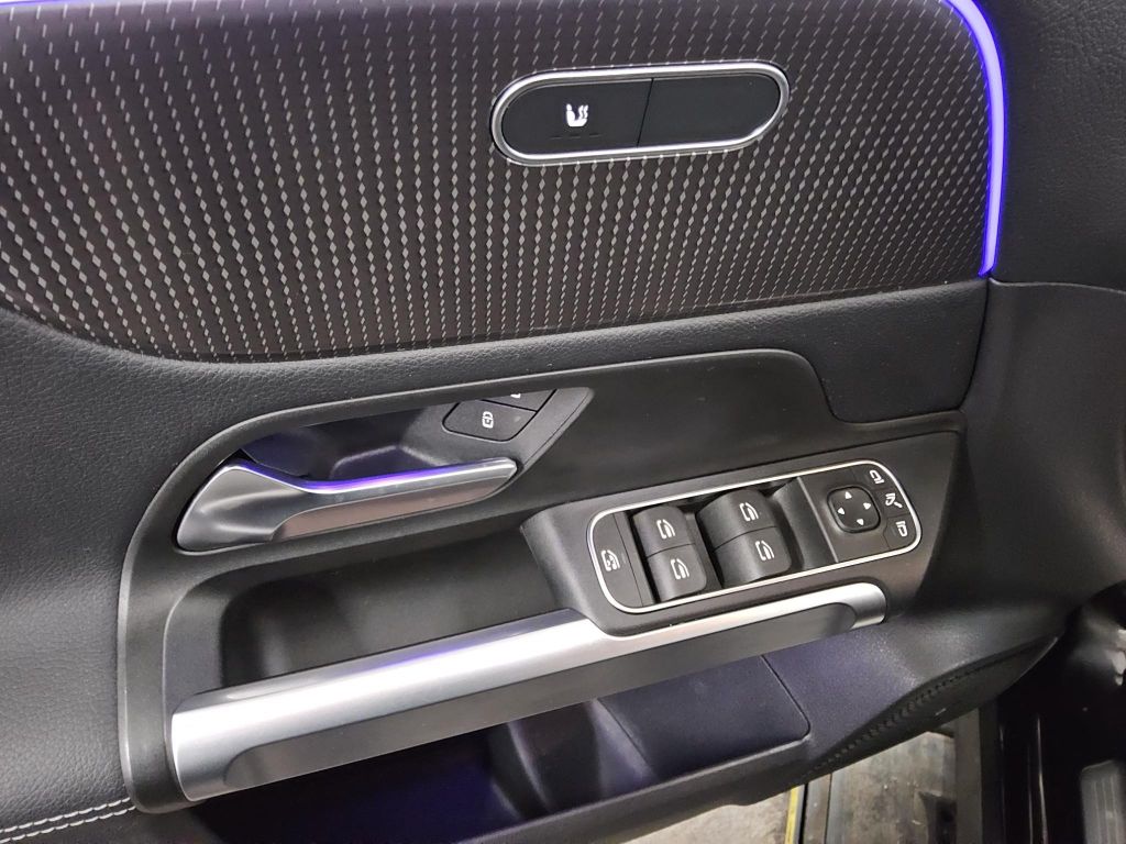 Mercedes-Benz EQB 2022