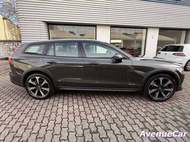 Volvo V60 Cross Country 2021