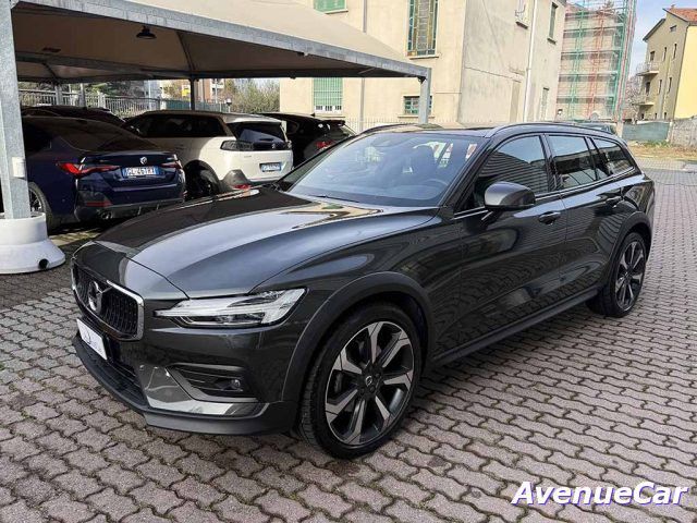 Volvo V60 Cross Country 2021