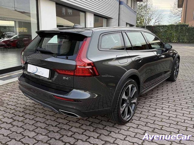 Volvo V60 Cross Country 2021