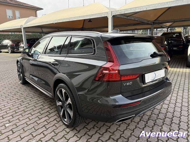 Volvo V60 Cross Country 2021