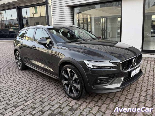 Volvo V60 Cross Country 2021