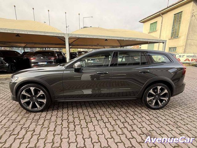 Volvo V60 Cross Country 2021