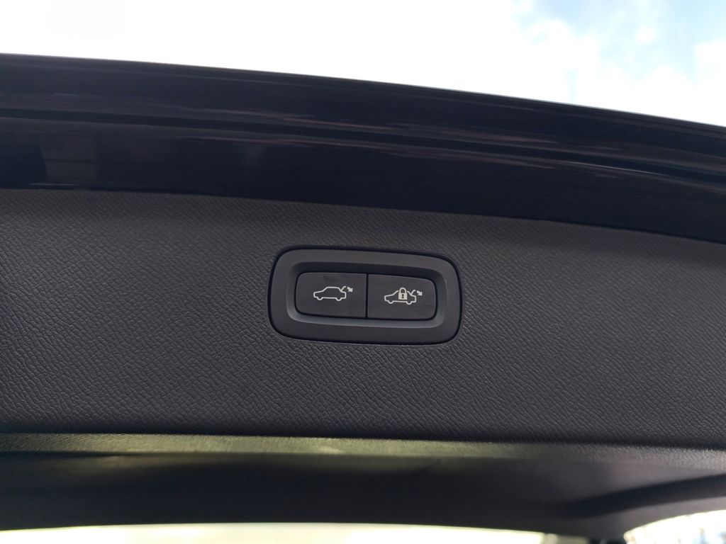 Volvo XC90 2025