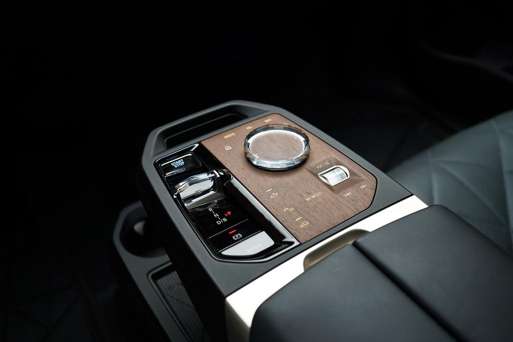BMW iX 2023