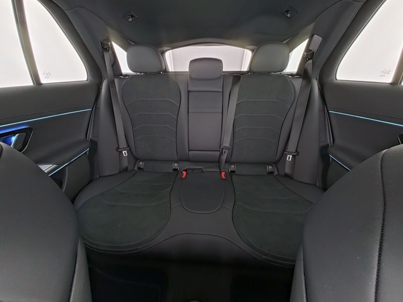 Mercedes-Benz E 300 2025