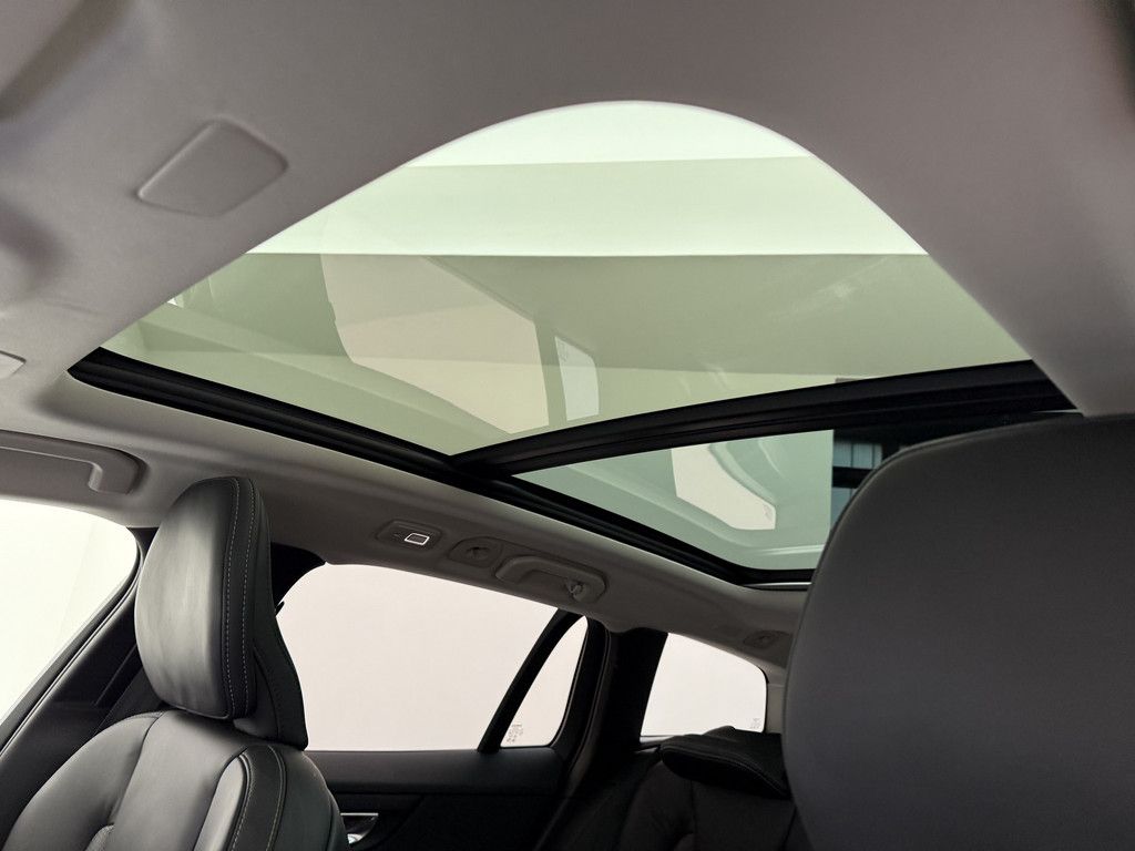 Volvo V60 2025