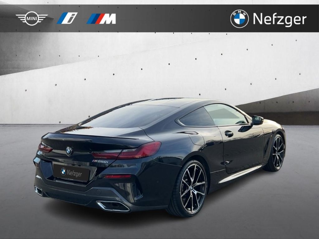 BMW M850 2022