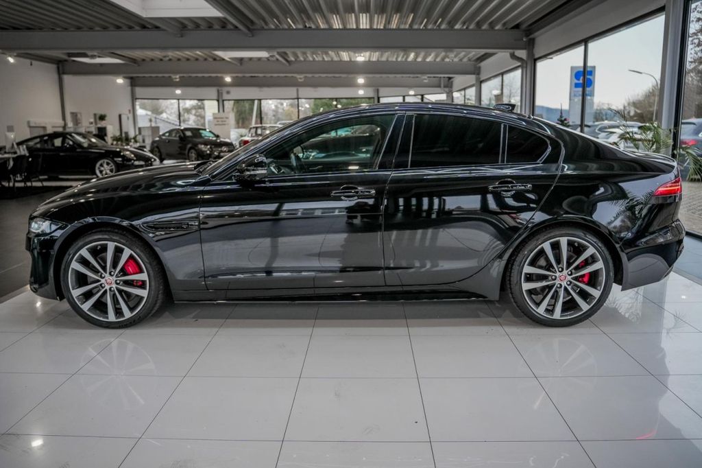 Jaguar XE 2022