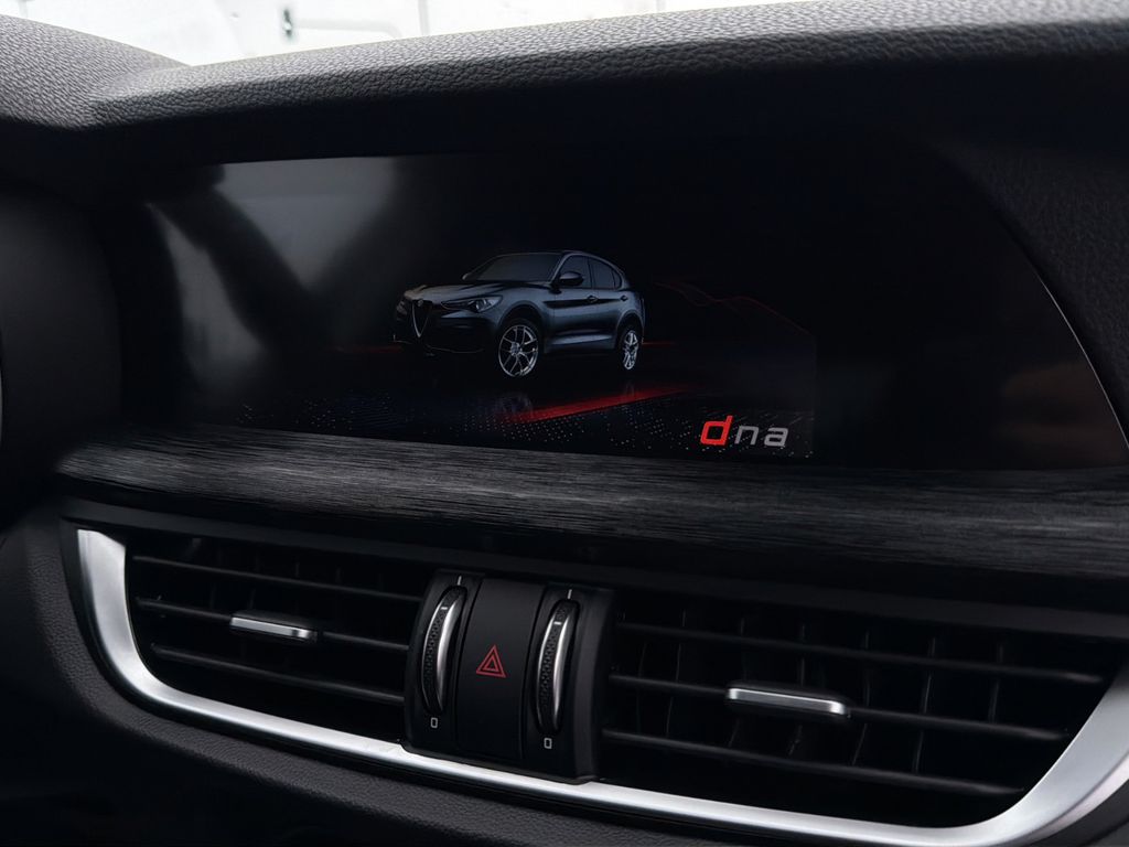 Alfa Romeo Stelvio 2021