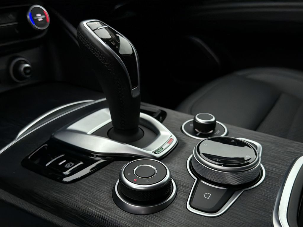 Alfa Romeo Stelvio 2021