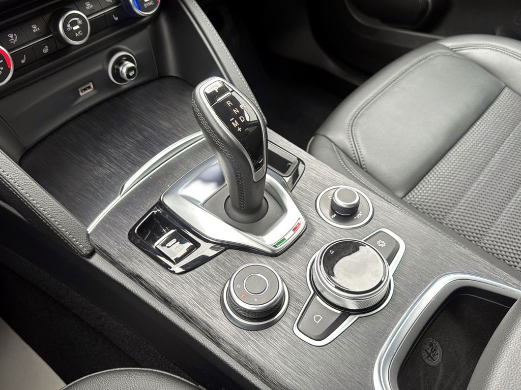 Alfa Romeo Stelvio 2021