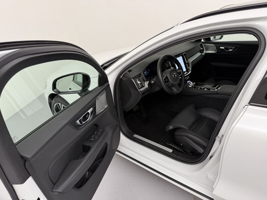 Volvo V60 2025