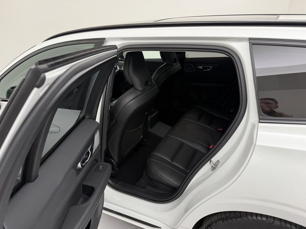 Volvo V60 2025