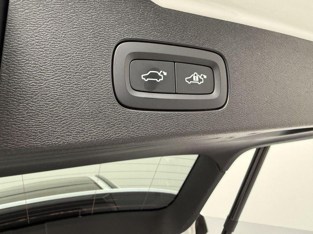 Volvo V60 2025