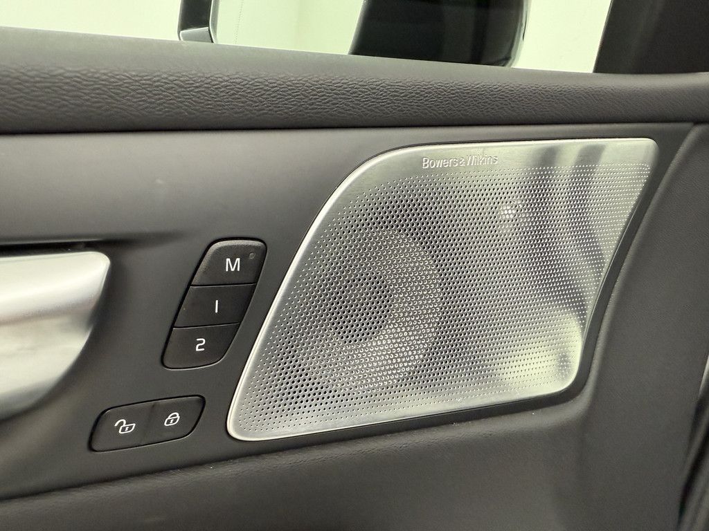 Volvo V60 2025