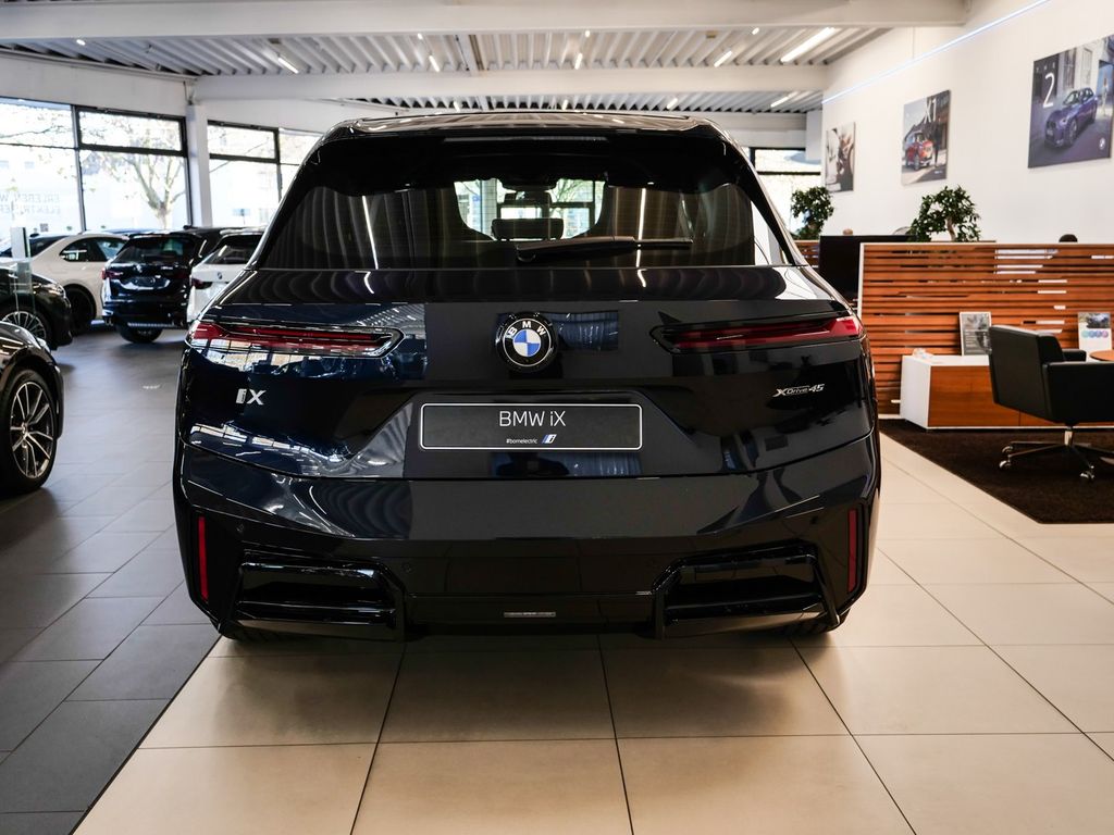 BMW iX