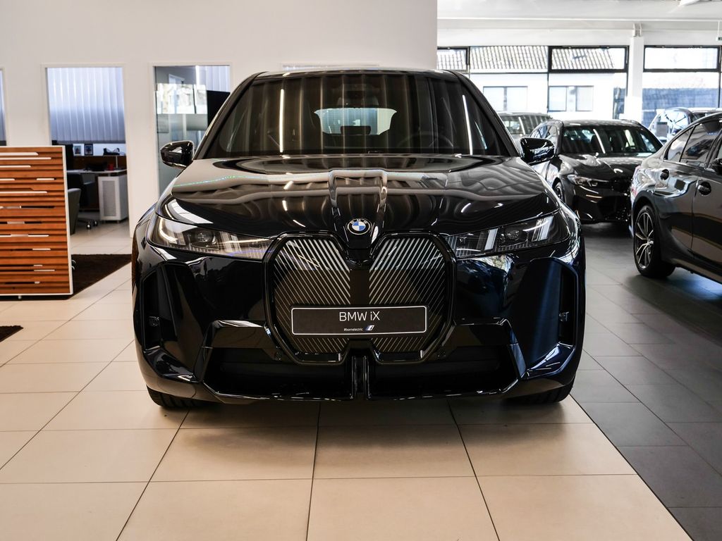 BMW iX