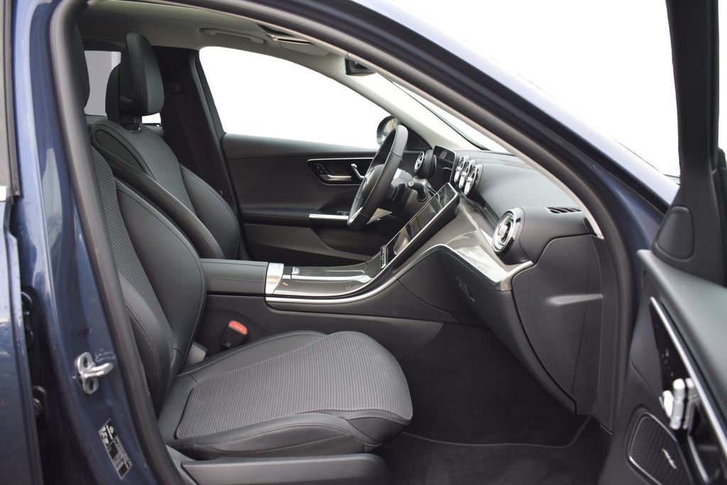 Mercedes-Benz C 300 2025