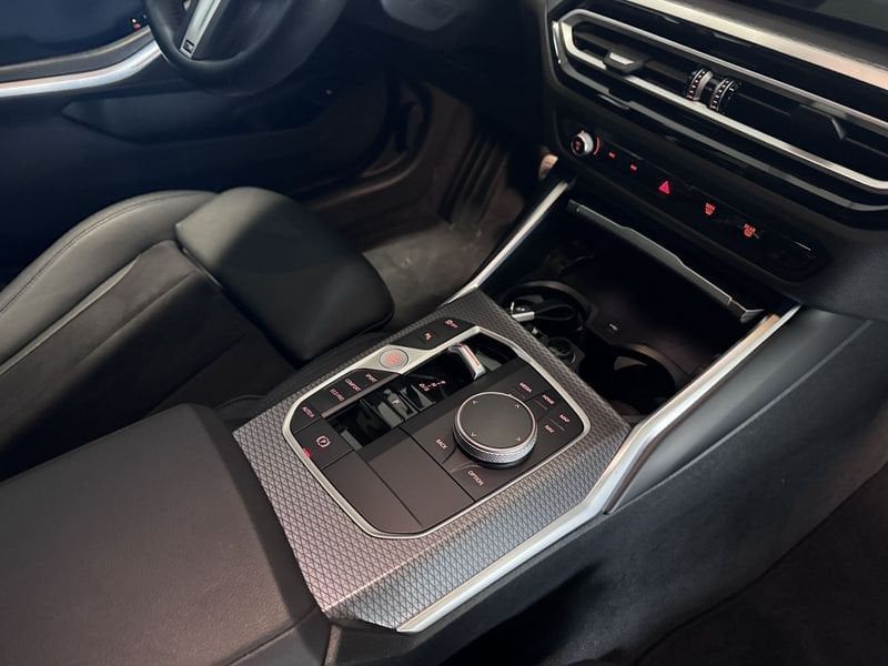 BMW 318 2024