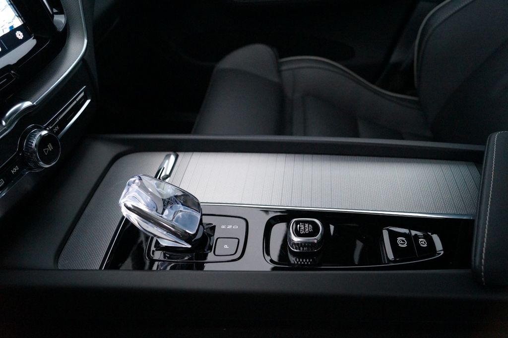 Volvo XC60 2025