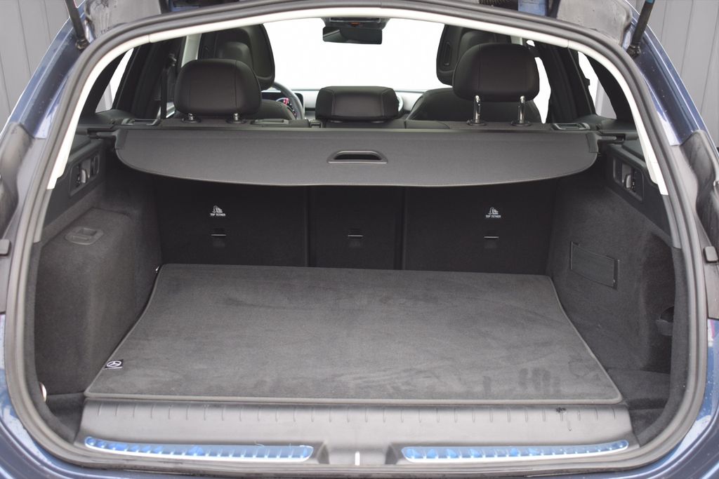 Mercedes-Benz C 300 2025