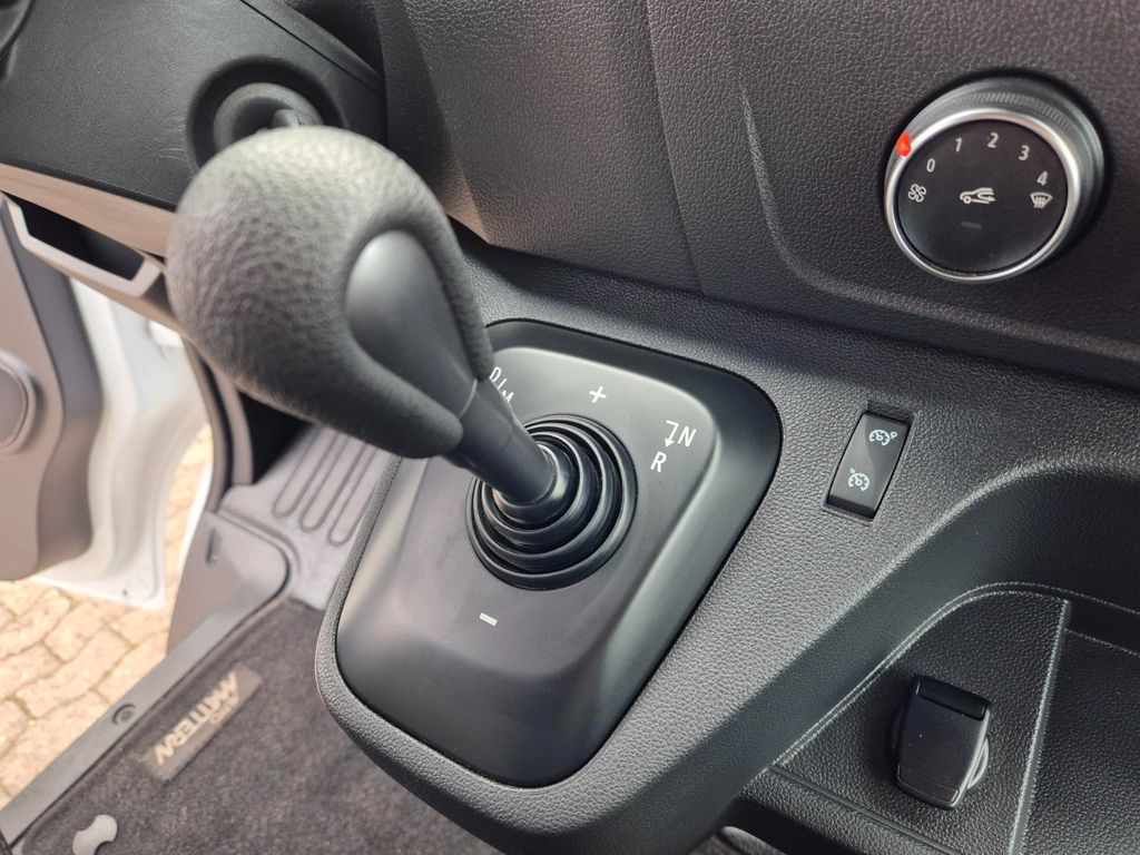 Nissan Interstar 2022