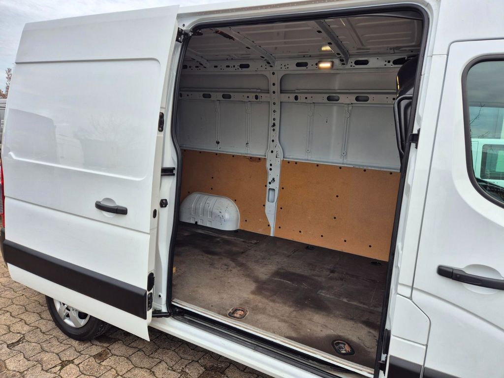 Nissan Interstar 2022