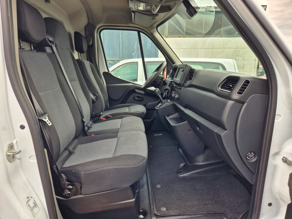 Nissan Interstar 2022