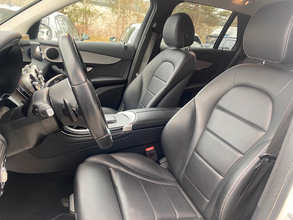 Mercedes-Benz GLC 300 2021