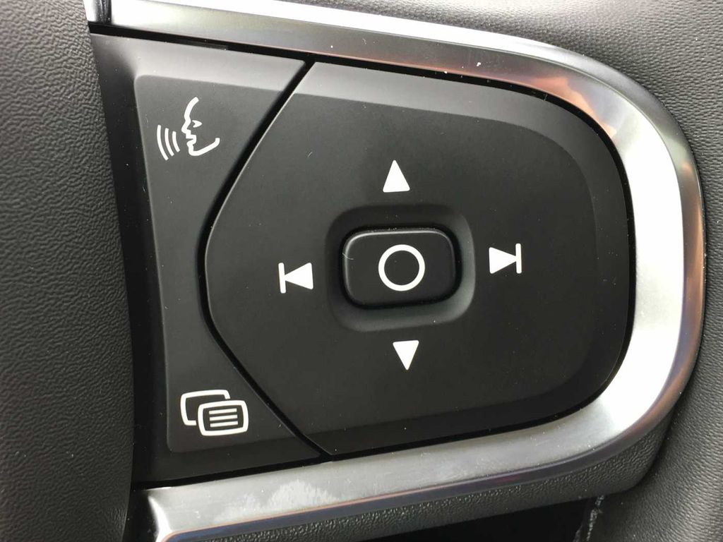 Volvo XC60 2025