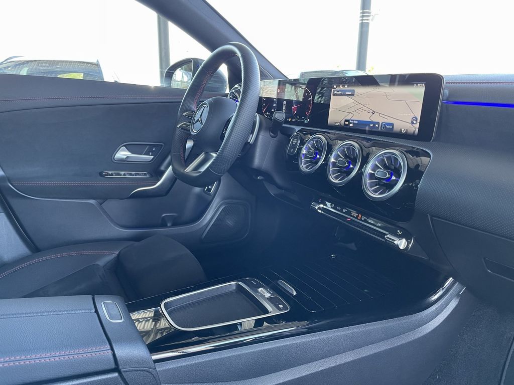 Mercedes-Benz CLA 180 2024