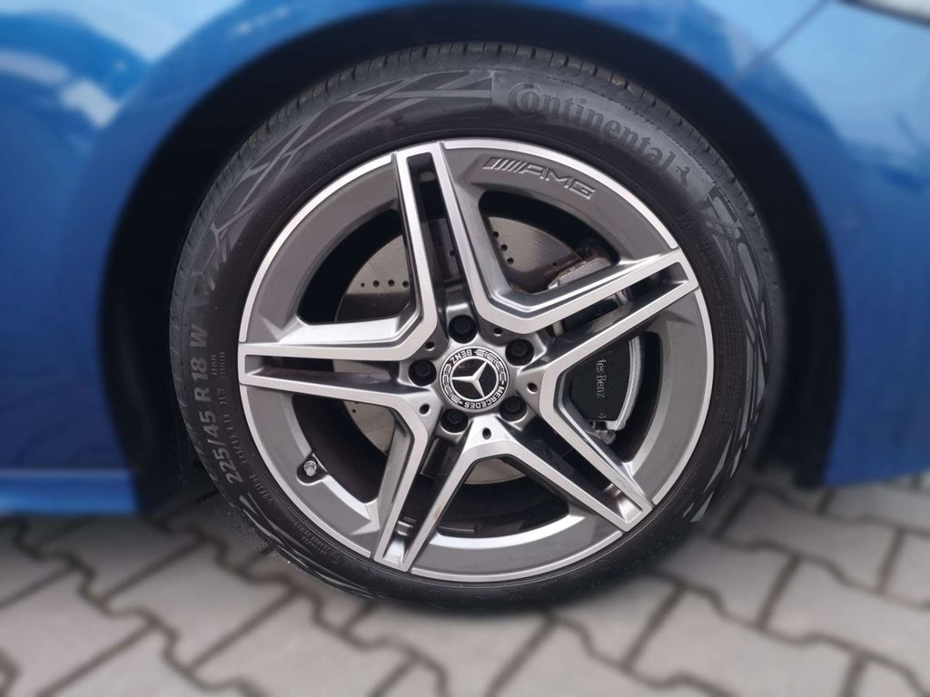 Mercedes-Benz A 220 2025