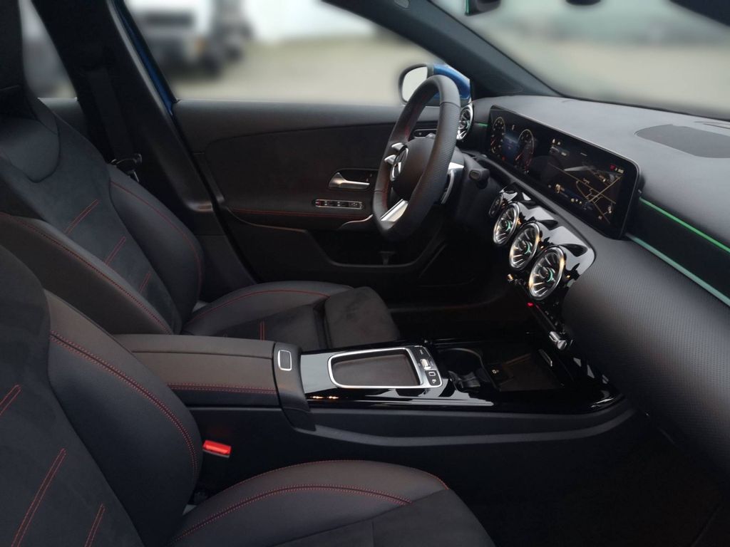 Mercedes-Benz A 220 2025