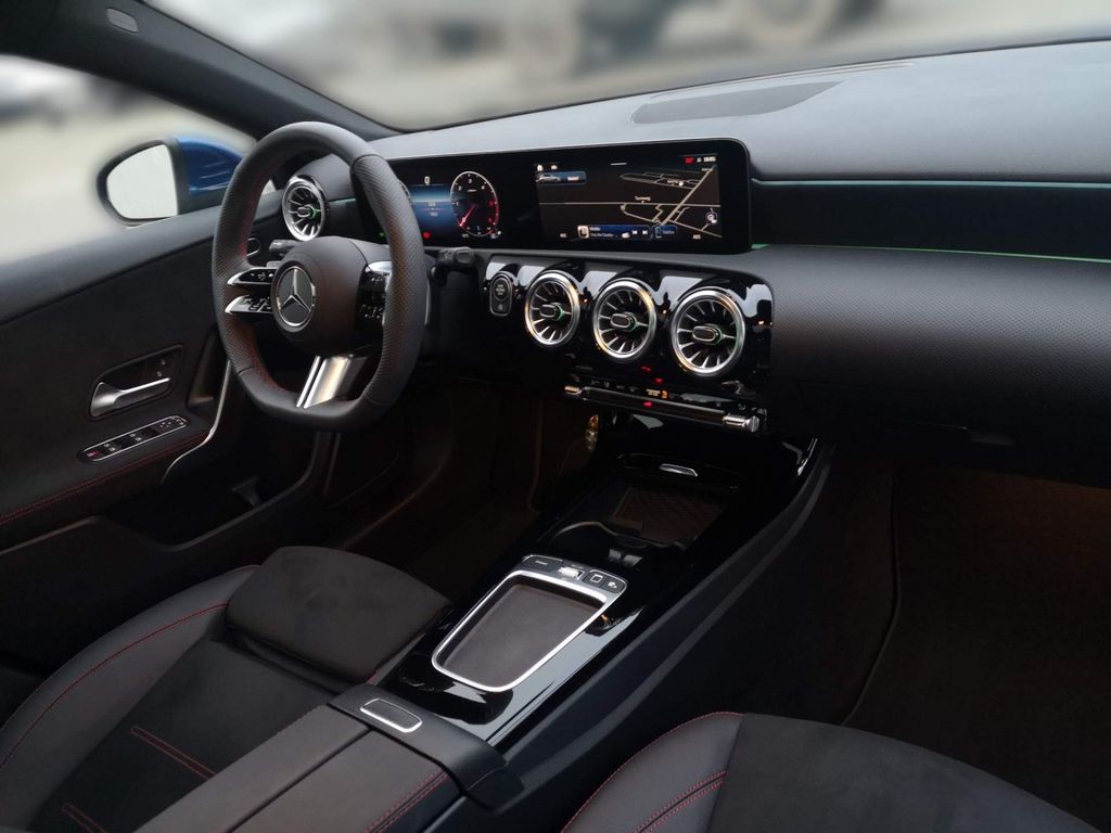 Mercedes-Benz A 220 2025