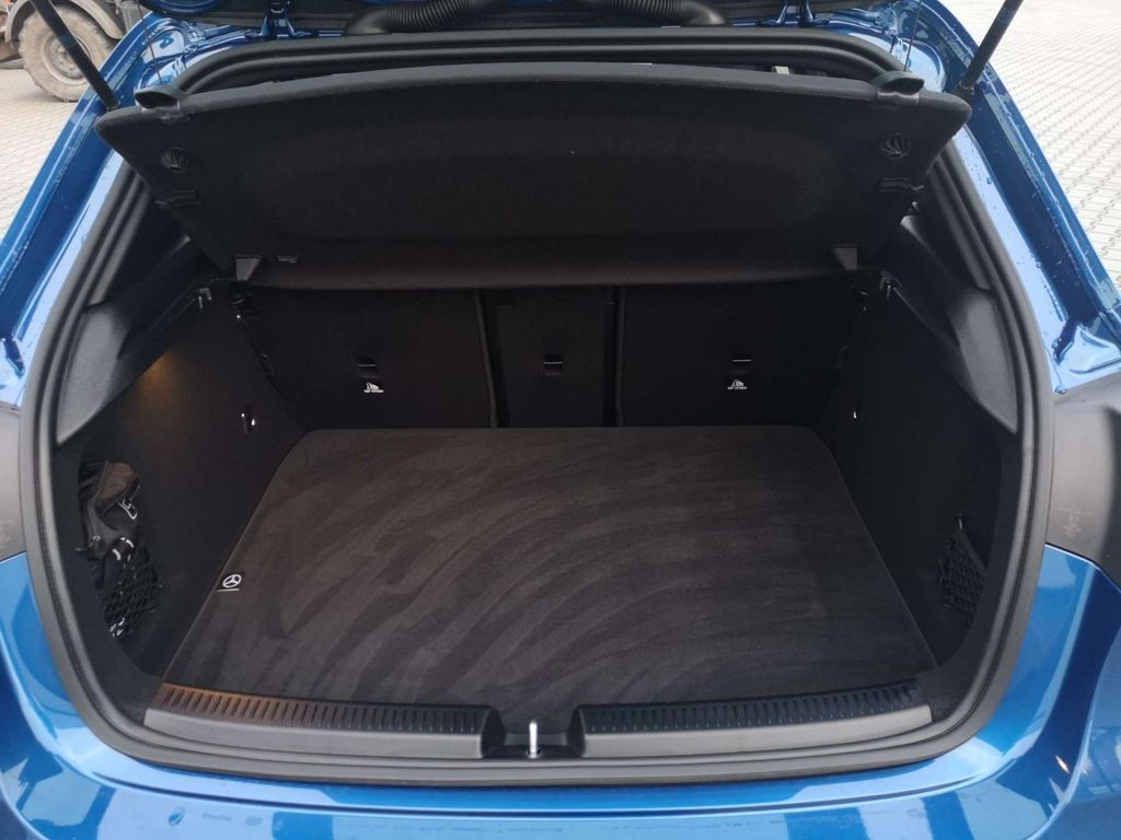 Mercedes-Benz A 220 2025