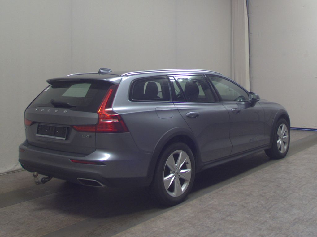 Volvo V60 Cross Country 2021
