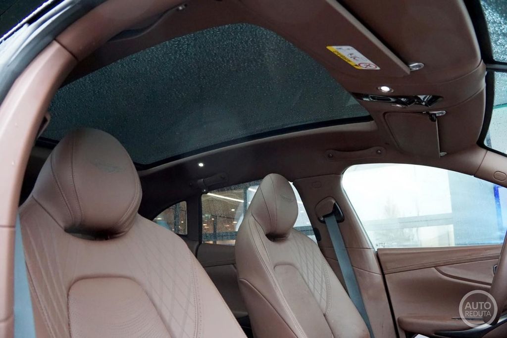 Aston Martin DBX 2023