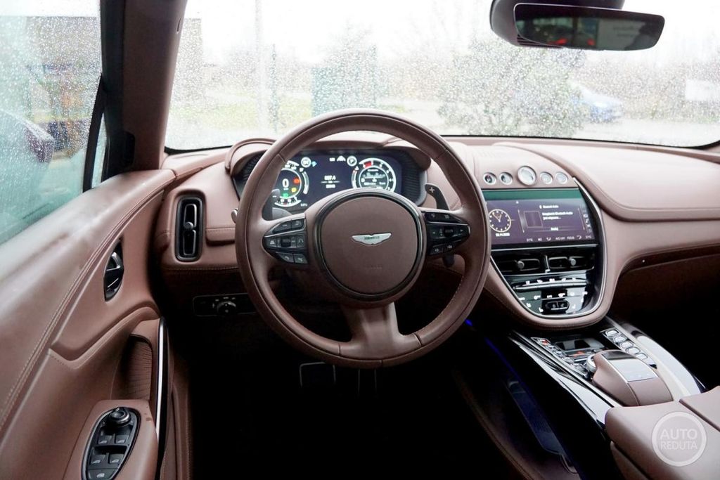 Aston Martin DBX 2023