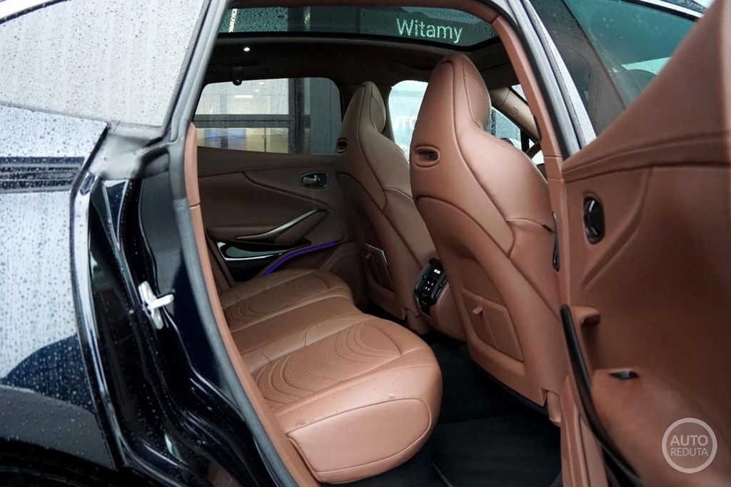 Aston Martin DBX 2023